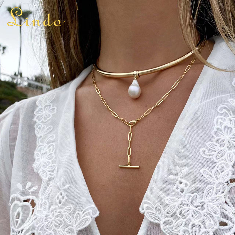 Metal Choker Necklace with Pendant