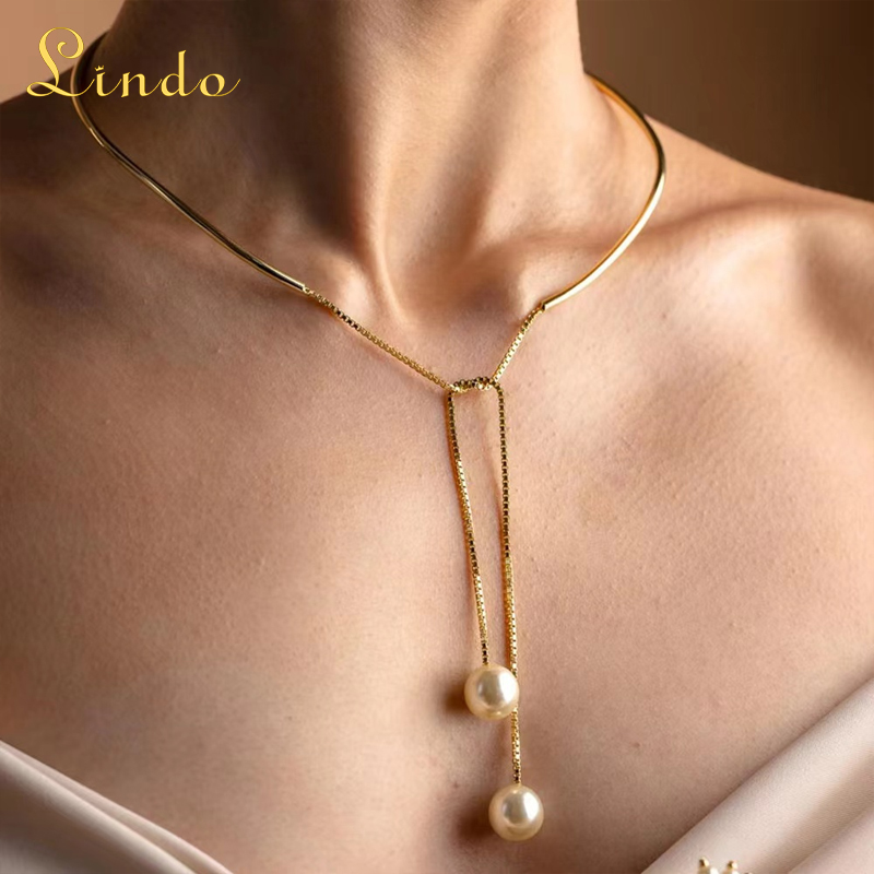 Metal Choker in Gold Finish with Pearl Drop